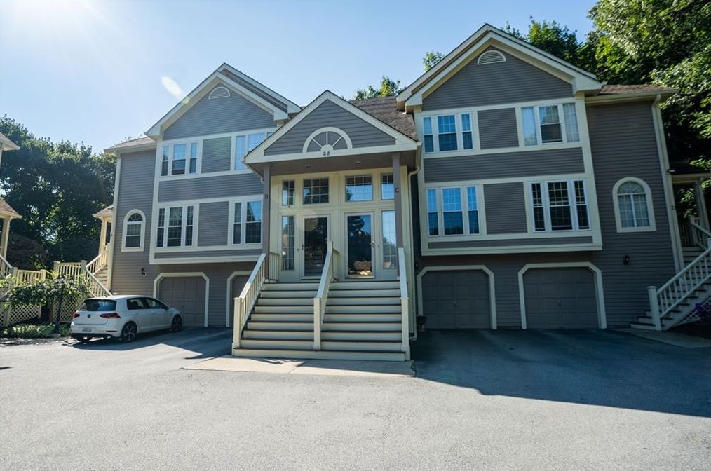 28 Sunset Ave #b, Providence, RI 02909