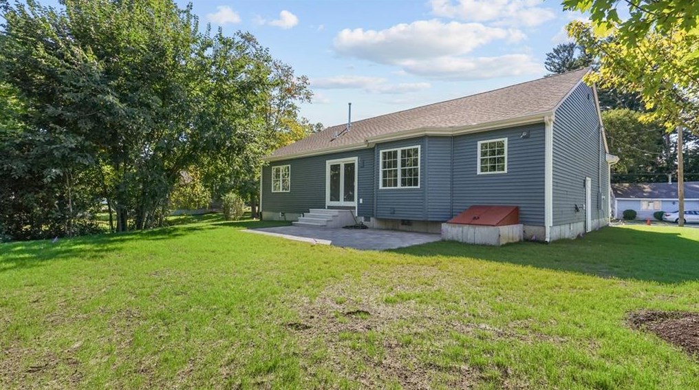 30 Arizona St, Coventry, RI 02816-5502