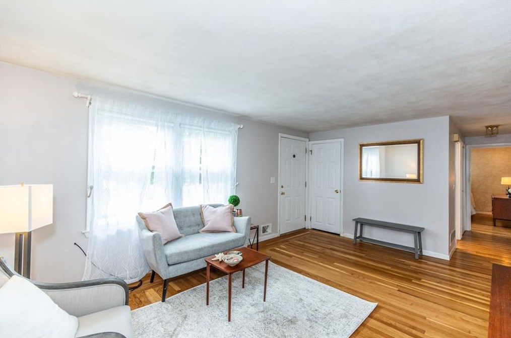 103 Wellspring Dr, Cranston, RI 02920-2023
