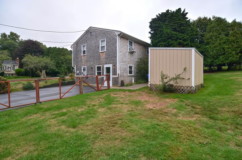 133 Berry Ln, Bristol, RI 02809 exterior