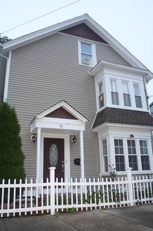 74 Cleveland St, Pawtucket, RI 02860-5237