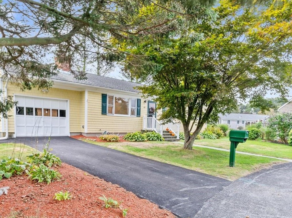 49 Evergreen Dr, Portsmouth, RI 02871