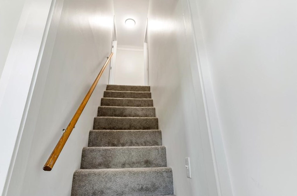 743 Metacom Ave, Bristol RI 02809-5134 exterior