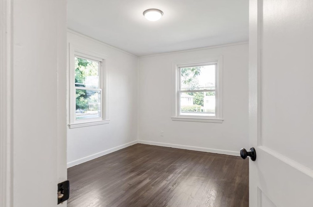 743 Metacom Ave, Bristol RI 02809-5134 exterior