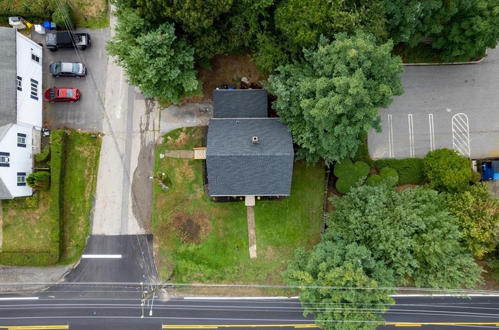 743 Metacom Ave, Bristol RI 02809-5134 exterior