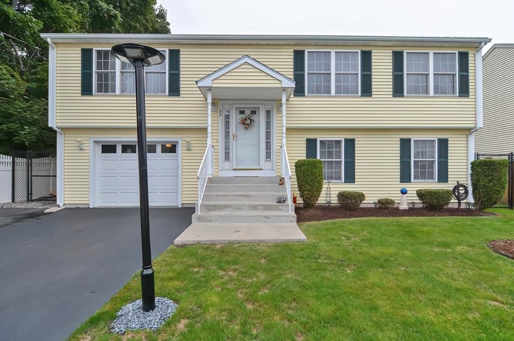 23 Hudson St, Pawtucket, RI 02861-1443