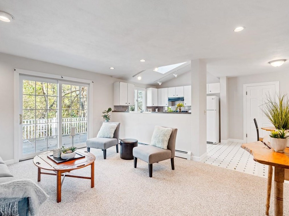 91 Greenwood Ave, East Providence RI  02916-1916 exterior