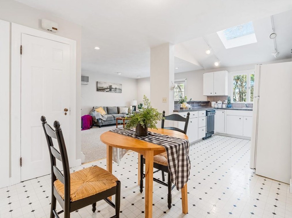 91 Greenwood Ave, East Providence RI  02916-1916 exterior