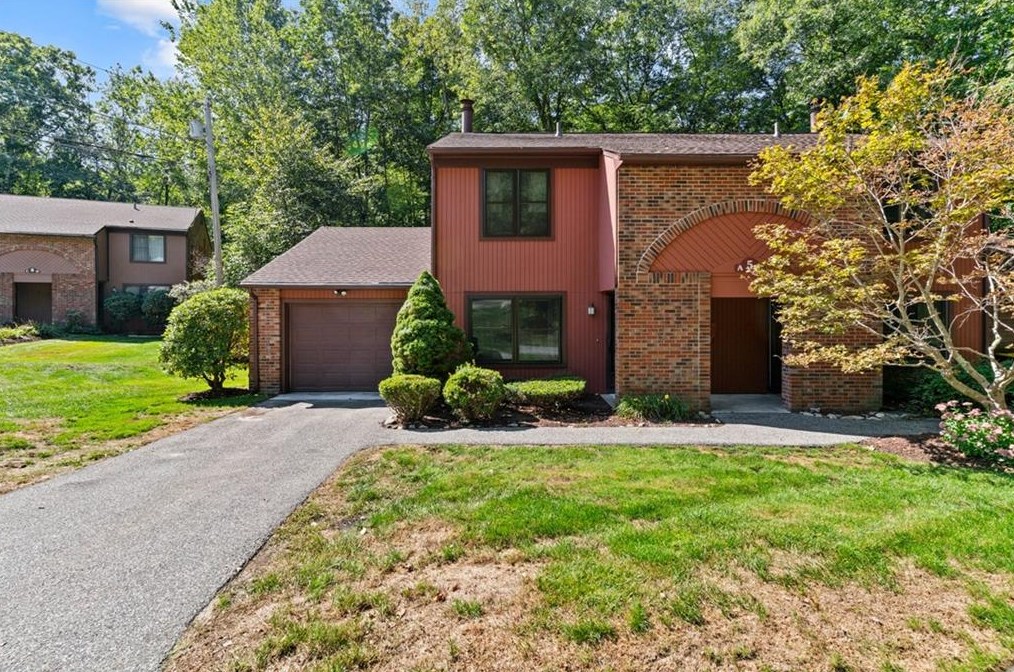 5 Overlook Cir, Smithfield, RI 02917-2551