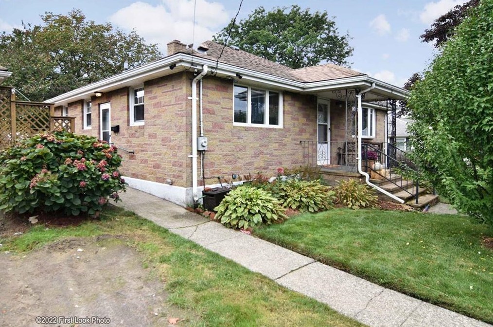 63 Robert Gray Ave, Tiverton, RI 02878