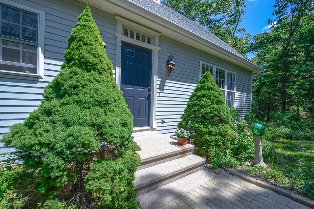 37 Small Pond Rd, Richmond, RI 02812