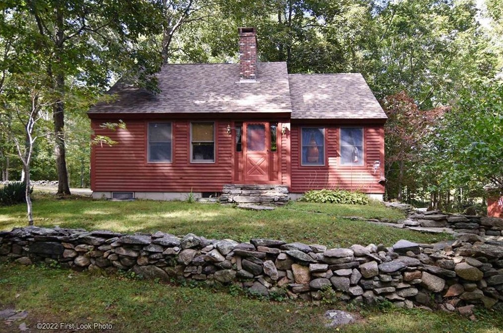 29 Round Hill Rd, Scituate, RI 02825-1448