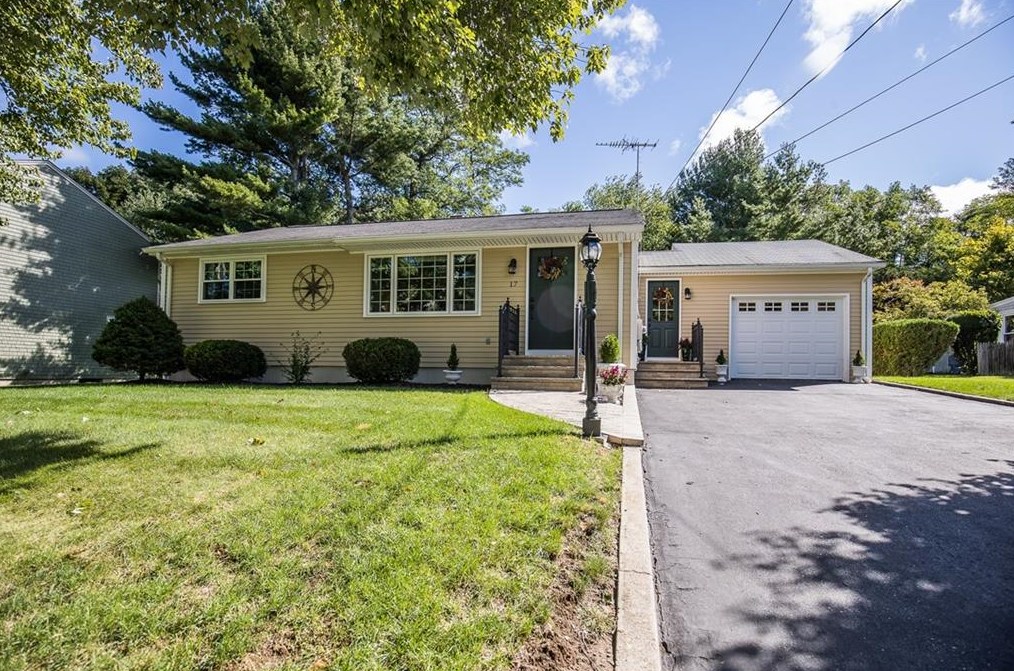 17 Barden Ln, Warren, RI 02885