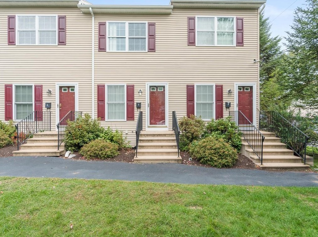 243 Lowden St, Pawtucket, RI 02860 exterior