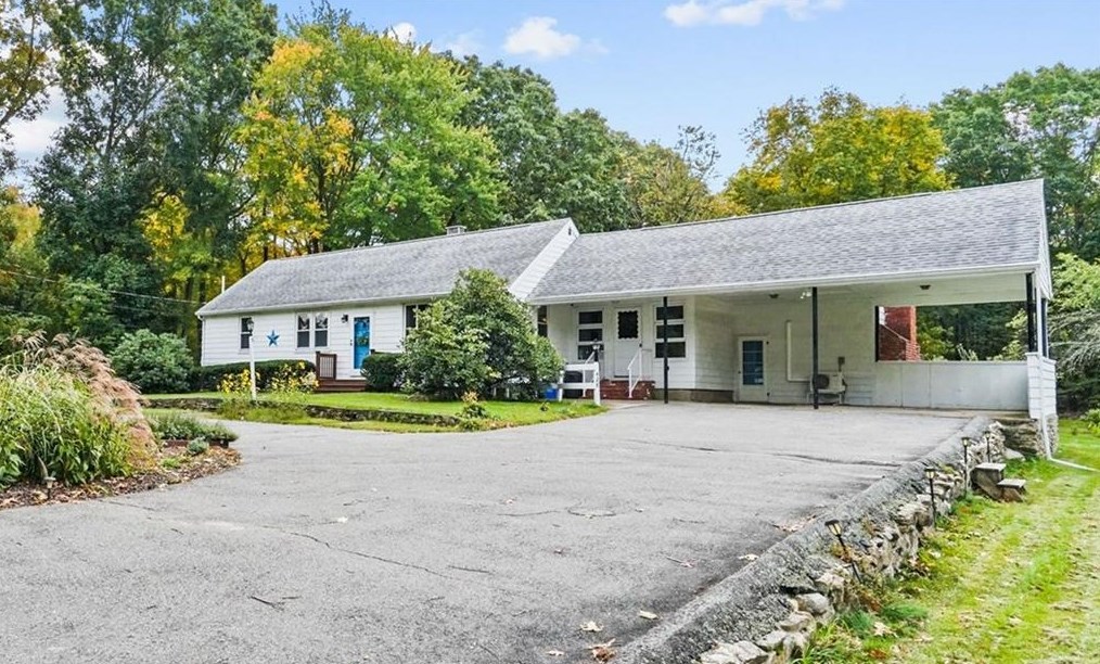 428 Iron Mine Hill Rd, North Smithfield, RI 02896-8163