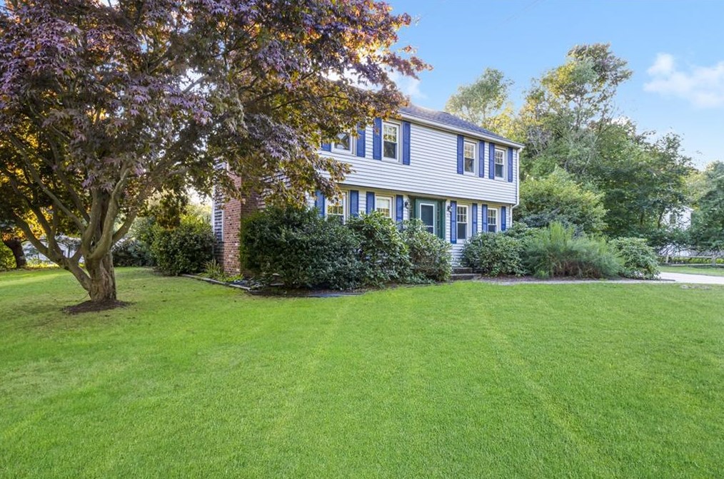 56 Glendale Cir, North Kingstown, RI 02852