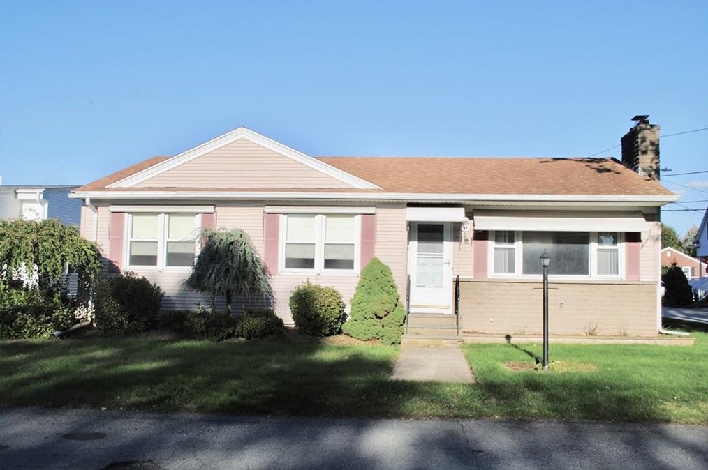 1 Hillview Dr, North Providence, RI 02904