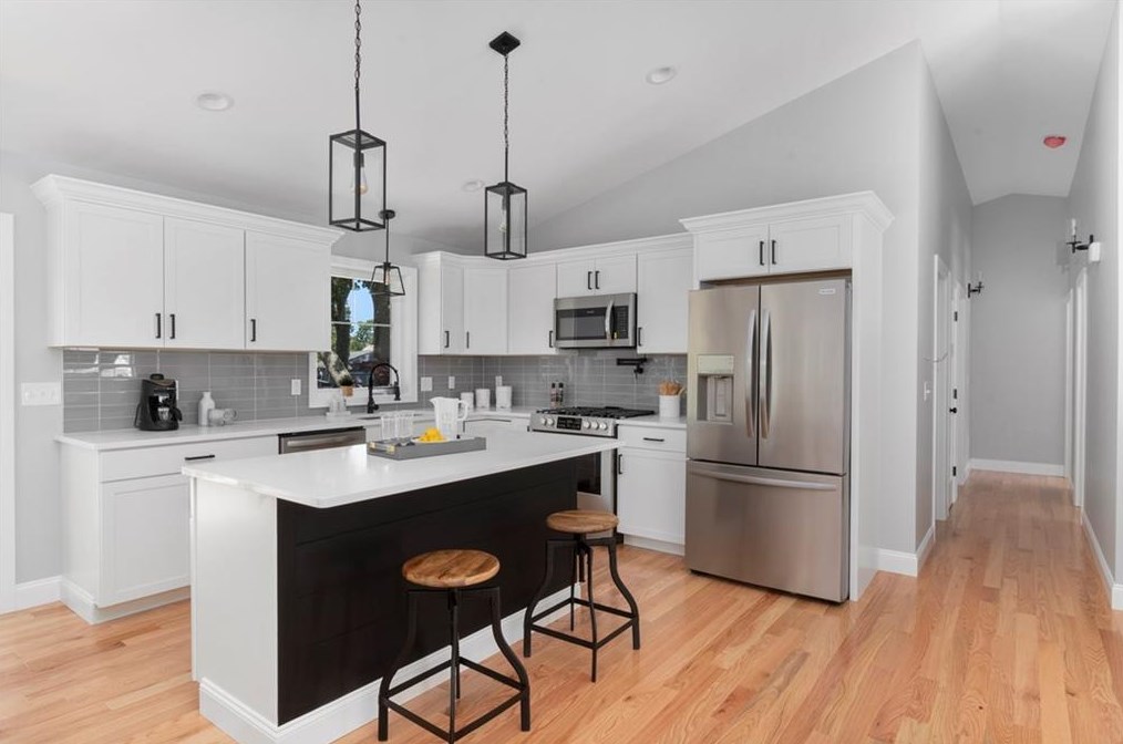 170 Wakefield St, West Warwick, RI 02893-3422