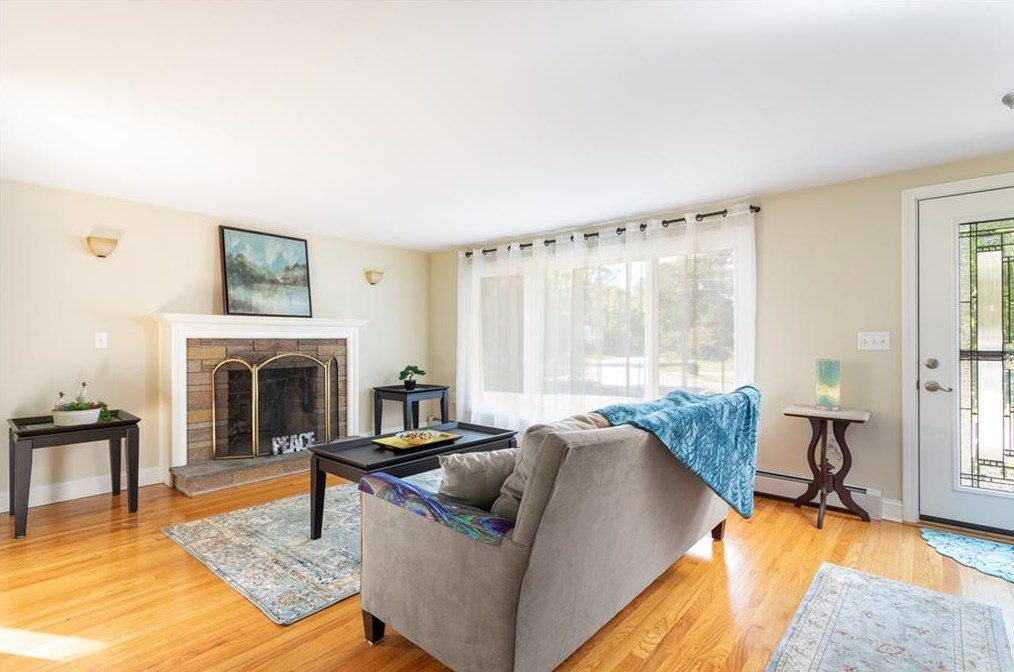 99 Peachtree Rd, North Kingstown, RI 02852
