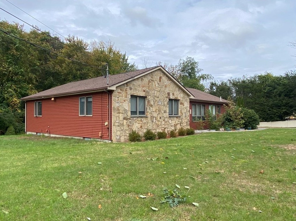 188 W Wrentham Rd, Cumberland, RI 02864