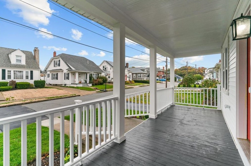 24 Hemalin Rd, Cranston, RI 02910