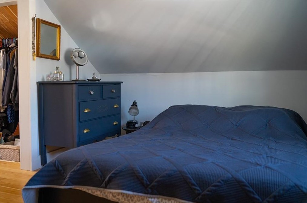 55 Narragansett Ave, East Providence RI  02915-5522 exterior