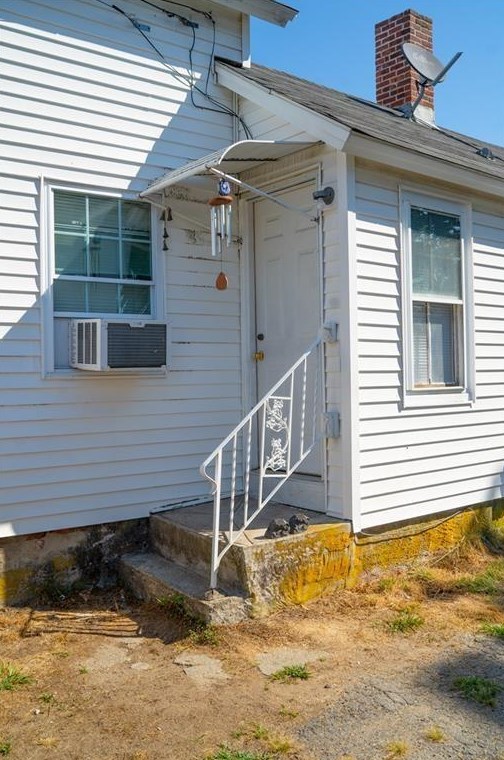 55 Narragansett Ave, East Providence RI  02915-5522 exterior