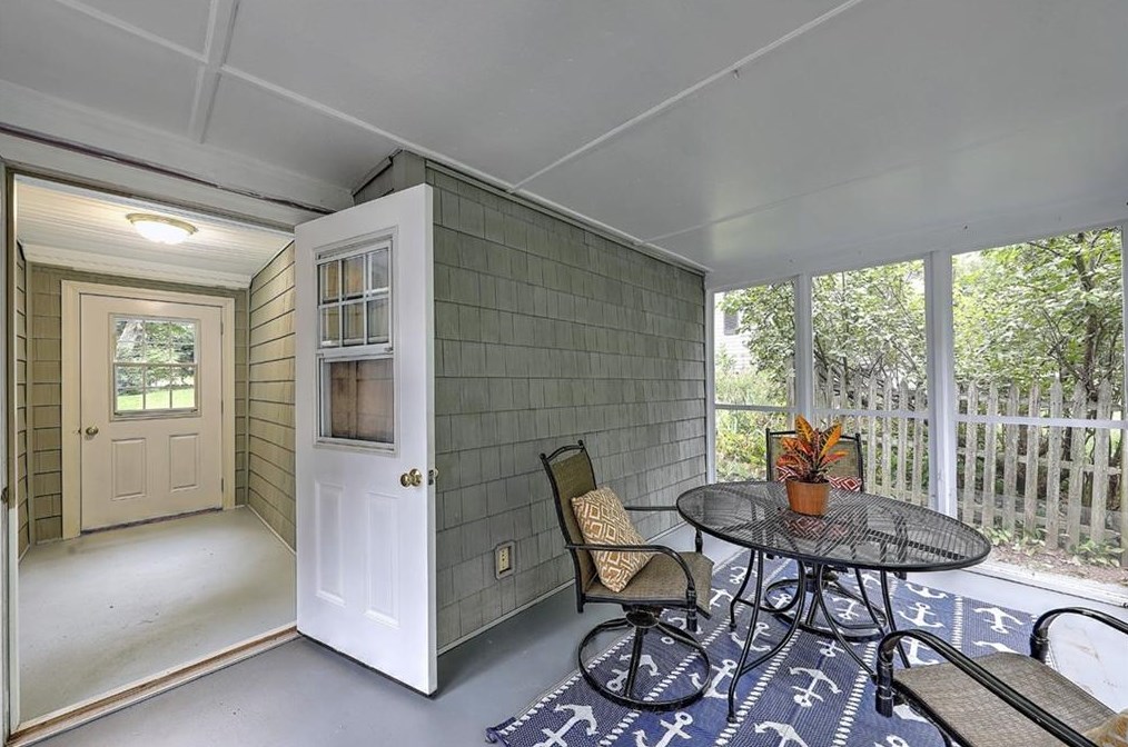 16 Cormier Rd, Lincoln RI  02865-3104 exterior