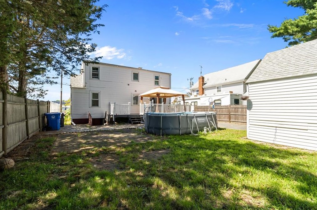 50 Courtney Ave, Pawtucket, RI 02861-3904