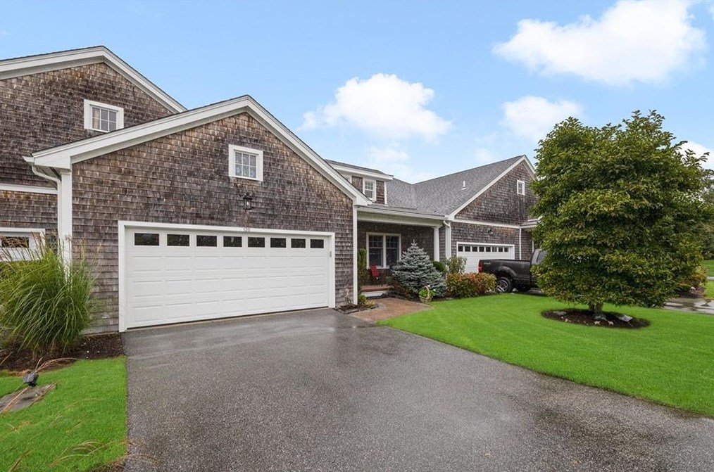 120 Stony Brook Ln, Portsmouth, RI 02871-1073