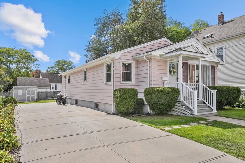75 Leonard Ave, East Providence, RI 02914-3629