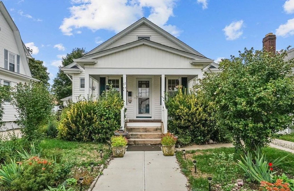 11 Griswold Ave, Cranston, RI 02910