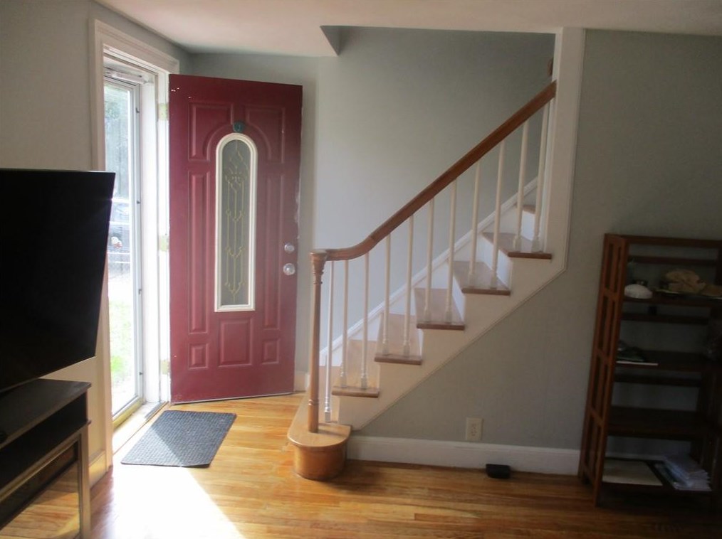 60 Aetna St, Cranston RI  02910-1506 exterior