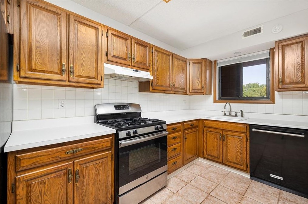 650 E Greenwich Ave #6----411, West Warwick, RI 02893