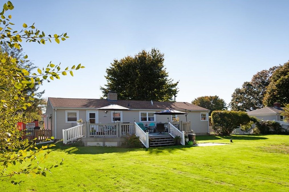 38 Dudley Ave, Middletown, RI 02840