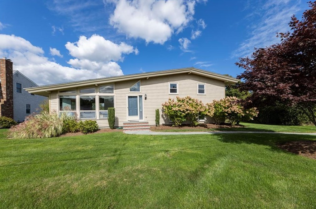 73 Hollywood Ave, South Kingstown, RI 02882