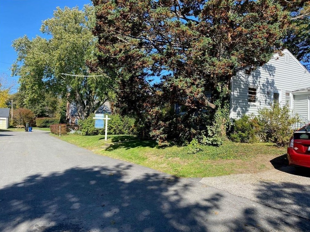 10 Red Cross Terrace, Middletown, RI 02840