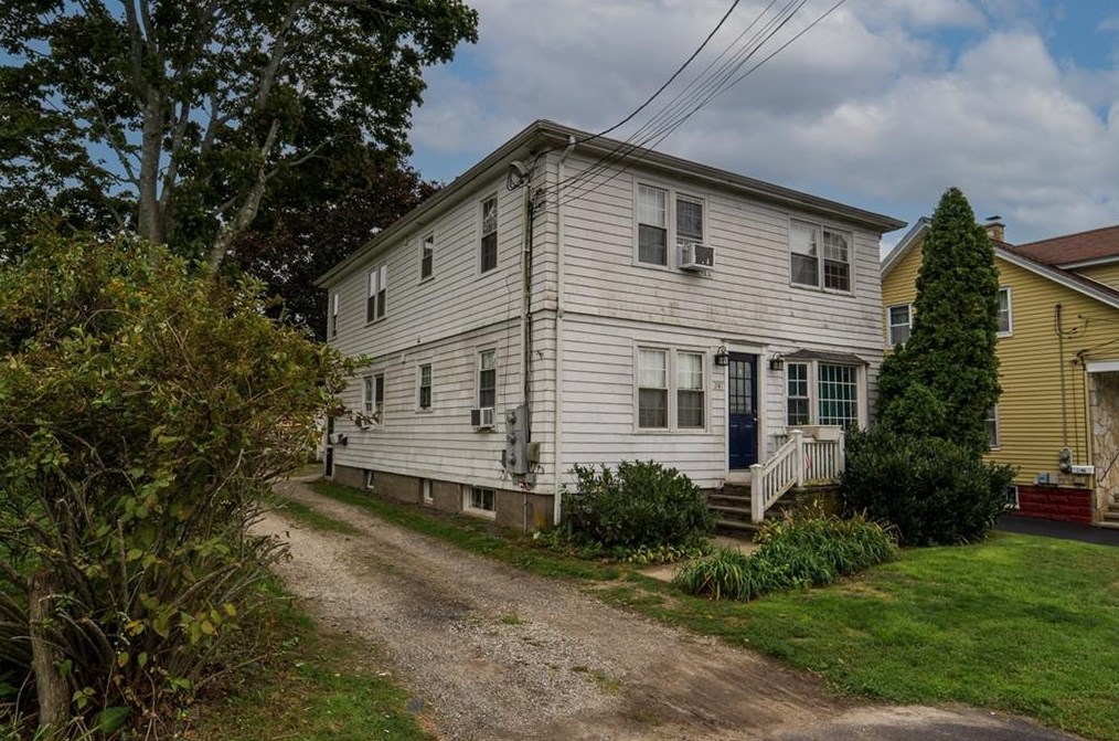 74 Perry St, Bristol, RI 02809 exterior