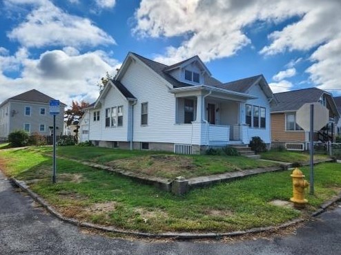97 Rosemont Ave, Pawtucket, RI 02861-2424