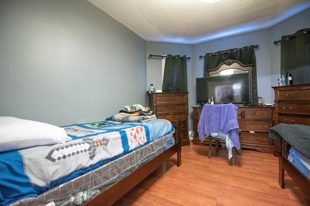 24 Ridge St, Cranston RI  02920-7427 exterior