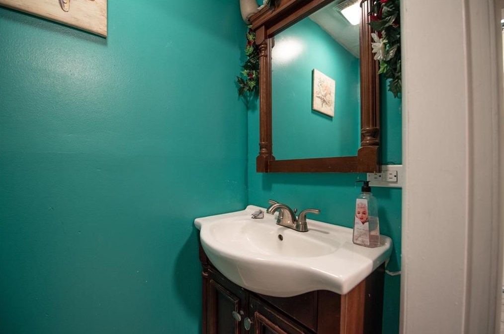 24 Ridge St, Cranston RI  02920-7427 exterior