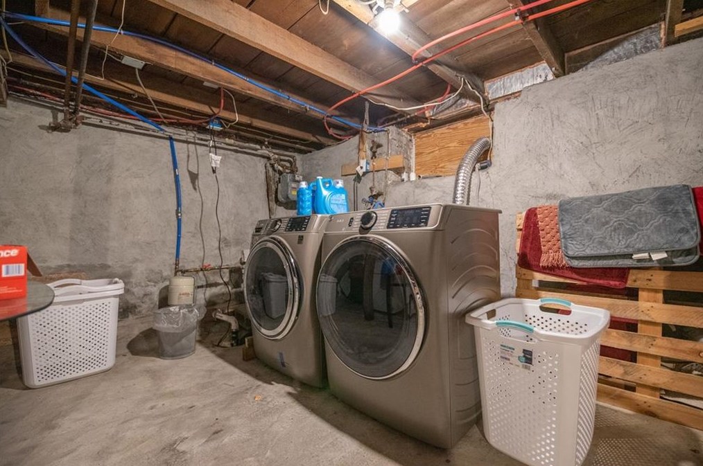 24 Ridge St, Cranston RI  02920-7427 exterior