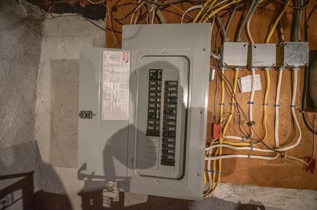 24 Ridge St, Cranston RI  02920-7427 exterior