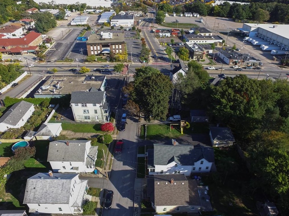 24 Ridge St, Cranston RI  02920-7427 exterior