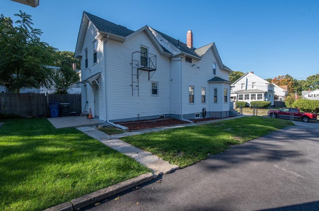 24 Ridge St, Cranston RI  02920-7427 exterior