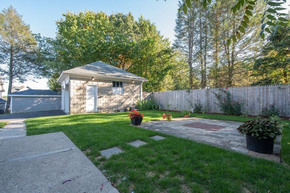 24 Ridge St, Cranston RI  02920-7427 exterior