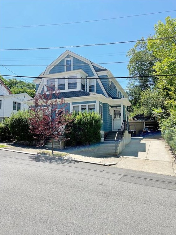 23 Woodbine St, Providence, RI 02906