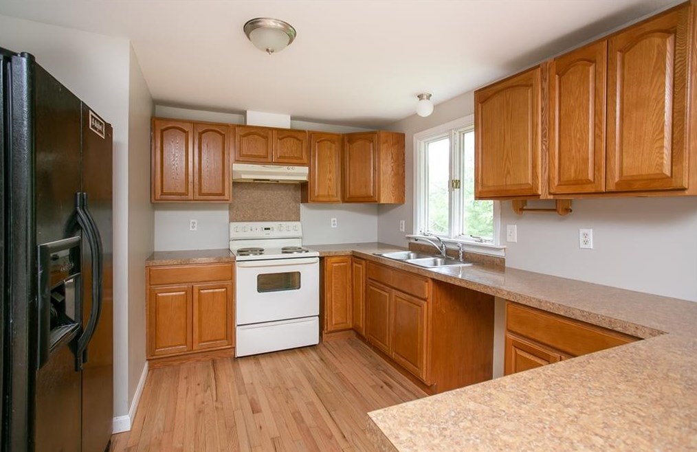 33 Sand Hill Rd, Charlestown, RI 02813
