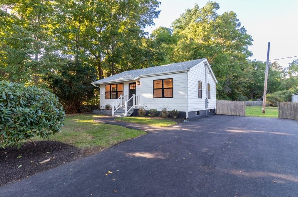 14 Maple Rd, Warren, RI 02885