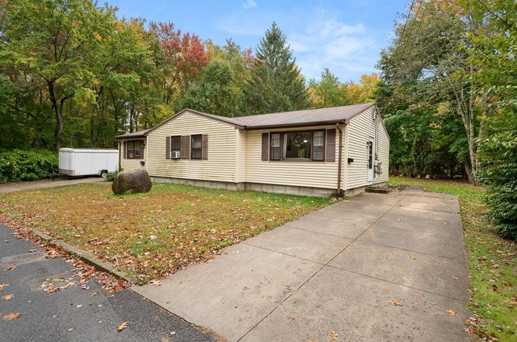 27 Faxon St, West Warwick, RI 02893